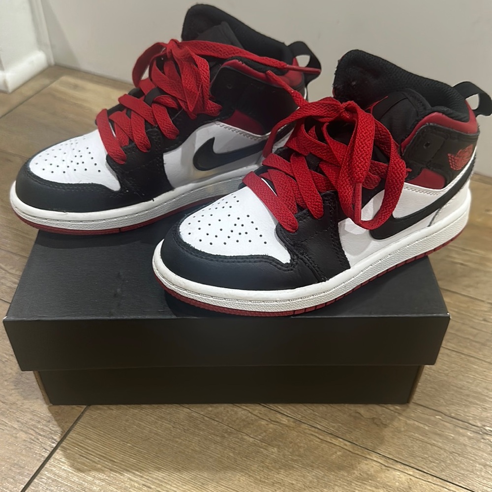 Nike Jordan 1 Mid - 11C kids - great condition, comes with box